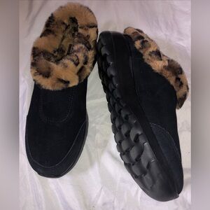 Ladies Skechers faux fur lined air cooled Goga Mat slip on shoes size 7.5